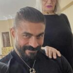 Khaled Selim Instagram - كل سنة و انتي طيبة يا أعز الناس .. يا حبيبة قلبي و روحي و عيني .. يا أمي .. ربنا يديمك و يديكي الصحة و يخليكي لينا أنا و اخواتي و اولادنا و زوجاتنا .. و ما يحرمنا أبدا من حبك و حنيتك و دعواتك لينا .. يا أطيب قلب في الدنيا .. أمي جنة