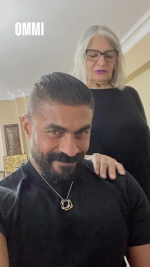 Khaled Selim Instagram - كل سنة و انتي طيبة يا أعز الناس .. يا حبيبة قلبي و روحي و عيني .. يا أمي .. ربنا يديمك و يديكي الصحة و يخليكي لينا أنا و اخواتي و اولادنا و زوجاتنا .. و ما يحرمنا أبدا من حبك و حنيتك و دعواتك لينا .. يا أطيب قلب في الدنيا .. أمي جنة