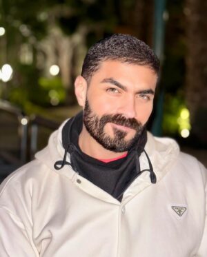 Khaled Selim Instagram - الحمدلله و الشكر على نعمته .. و على فضله علينا .. ربنا يخليلي أسرتي و عائلتي و كل حبايبي المحترمين .. إللي طلعت بيهم من الدنيا .. عاوز أقولكم .. شكراً على وجودكم معايا .. شكراً على حبكم و اهتمامكم .. شكراً إنكوا في حياتي 🫶🏻🥰😍
#family #friends #lifetime #loyal #thankful #satisfied #mothersday #singer #actor #love