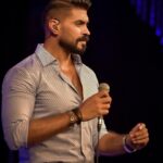 Khaled Selim Instagram - الف شكر دار الأوبرا المصرية على الفرصة الحلوة دي .. جمهور الإسكندرية دايماً رائع و بيوحشوني جداً.. الحفلة كانت تجنن و تفاعل الجمهور كان يجنن .. شكرًا جمهور الإسكندرية 🥰 #singer #concert #liveconcert #actor #opera #alexandria #fashion #songs #success #performance