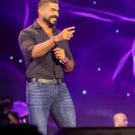 Khaled Selim Instagram - سعيد جدا بوقوفي أمام الجمهور السعودي (الجداوي) و فرحت جداً بتفاعلهم الرائع.. ألف شكر ليكم .. و شكراً معالي المستشار تركي آل شيخ على الفرصة دي و حبايبي بنش مارك على المجهود الرائع.. على أمل مقابلتكم في حفلات اخرى بإذن الله #جدة #بنش_مارك #بنش_مارك_الرقم_الصعب #تركي_آل_الشيخ #عمو_زكي