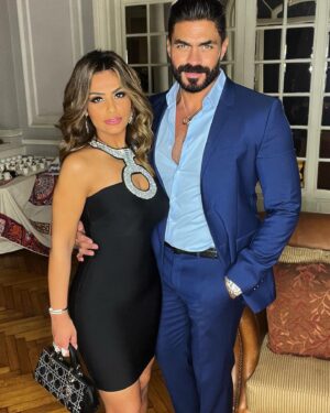 Khaled Selim Instagram - حبيبة قلبي بحبك حب ما يتوصفش.. لأنك جدعة و بنت أصول.. و واخدة بالك مني و من خديجة و كنزي..
و اد ايه انتي جدعة مع الكل .. وصاحبة واجب.. و صاحبة صحابك.. و بارة بأهلك.. و كمان بأهلي .. ربنا يخليكي ليا.. و يتقبل مني كل الدعاء اللي دعيتهولك في الحرم 
بحبك