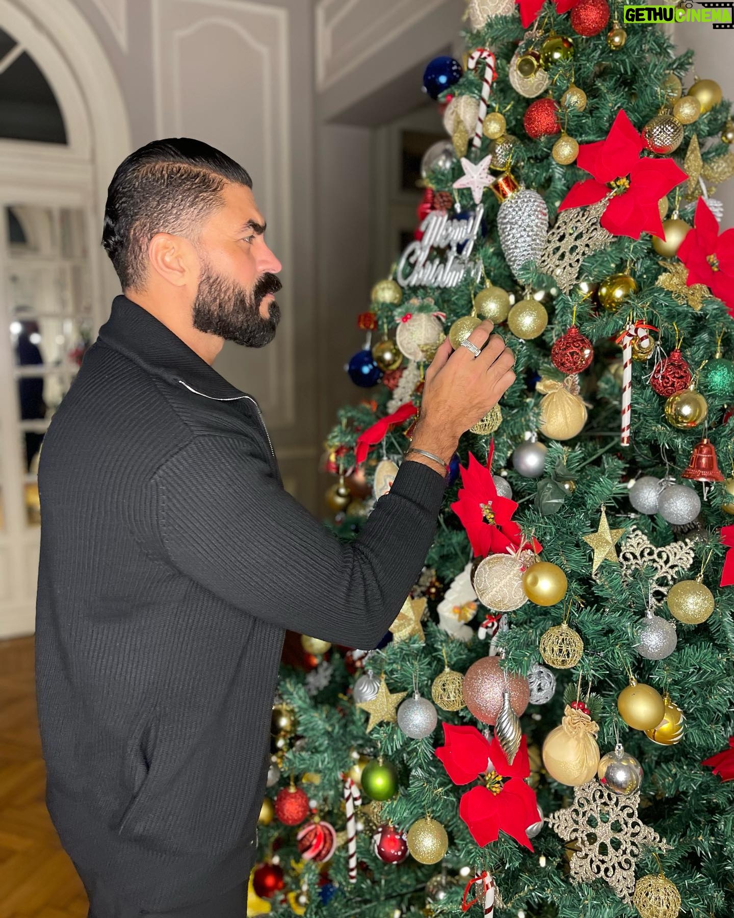 Khaled Selim Instagram - I wish a merry Christmas.. and a Happy ,Peaceful, Lovely NewYear