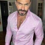 Khaled Selim Instagram - صباح و مساء الخير على الجميع ..جمعة مباركة علينا و عليكم .. و يا رب كل أوقاتكم سعيدة و مباركة .. #singer #actor #friday #style #fashion #home #cairo #family #positivevibes