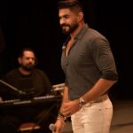Khaled Selim Instagram - الف شكر دار الأوبرا المصرية على الفرصة الحلوة دي .. جمهور الإسكندرية دايماً رائع و بيوحشوني جداً.. الحفلة كانت تجنن و تفاعل الجمهور كان يجنن .. شكرًا جمهور الإسكندرية 🥰 #singer #concert #liveconcert #actor #opera #alexandria #fashion #songs #success #performance