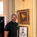 Khaled Selim Instagram - تشرفت اليوم بزيارة عزيزة على قلبي للمرة الثانية.. بعد ٢٠ سنة من اول زيارة.. بيت العندليب الأسمر عبدالحليم حافظ .. إحساس رائع إني كنت في بيته و بين الجدران إللي كانت شاهدة على كل حياته و إبداعاته و لقاءاته بعمالقة الملحنين و الشعراء و الموسيقيين .. و إبداعاته و بروڤاته و ضحكاته و حزنه و مرضه.. و إني أشوف كل أدواته و مقتنياته و أدخل غرفة نومه.. حقيقةً .. هو كان و سيظل رائد المشاعر و الإحساس و الرومانسية و التجديد و الإبداع .. العندليب .. حليم