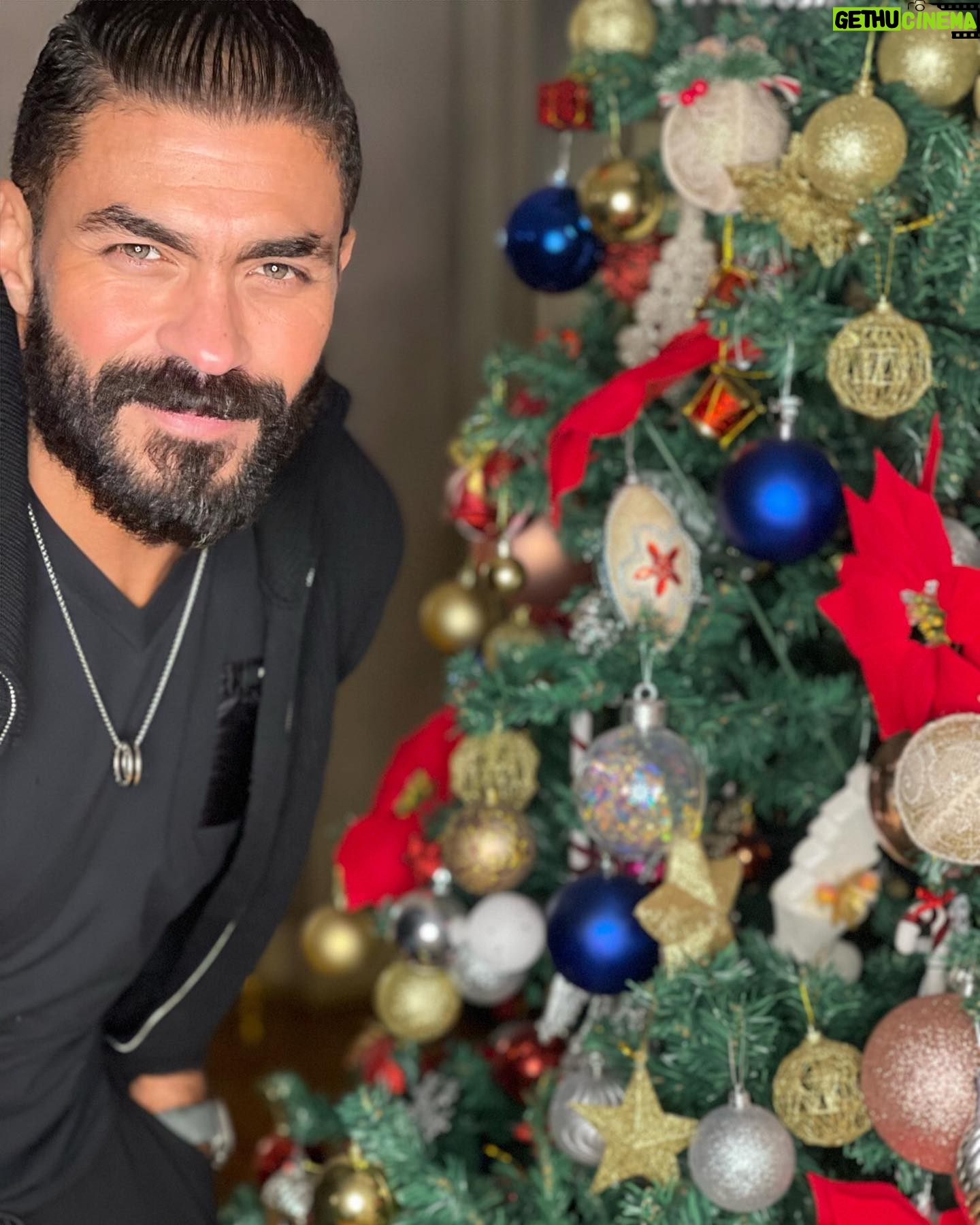 Khaled Selim Instagram - I wish a merry Christmas.. and a Happy ,Peaceful, Lovely NewYear