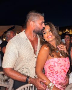 Khaled Selim Instagram - Happy birthday to the one .. happy birthday my everything .. love you .. my best thing ever happened to me كل سنة و انتي طيبة يا روح قلبي .. و بصحة و سعادة و رزق.. يا وش الخير .. يا أم بناتي 😍😍😍🥰🥰🥰