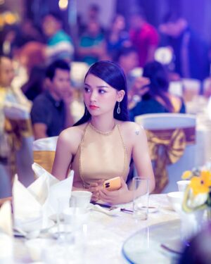 Khin Wint Wah Instagram - 💛