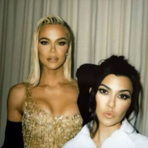 Khloé Kardashian Instagram - Happy birthday to my Jane @kourtneykardash, my sugarplum fairy, my teeny tiny box of treats you are. Towanda for life! You deserve every ounce of happiness, love and blessings that you receive! You deserve only greatness in this world! You are such a special soul. The rarest of the rare. I miss you right when I leave you! I can’t wait for you to be done breast feeding so we can wrestle. You promised me last year that we would start wrestling again. A girl is waiting patiently but tick tock babe. 

I am so happy for the love and life that you have found. I hope you know every single day just how i adore you and how I can’t live without you. You will always be one of my best friends/favorite people in this world. What would I do without you? I never want to go through a moment of this life without you. The laughter we’ve shared and share I’ll crave forever. There’s something about you and I... We are two peas in a pod. We go together like peanut butter and jelly. We are twin souls. Kourt you are irreplaceable to me. It’s hard to put into words the way I feel about you and our bond.

Nothing can break you and I.

My wish is that you continue to sparkle and radiate love and happiness.  I pray that the magic in you only gets stronger and the fire of life I see in you never ever dims.

Together forever and even afterwards 🤍
Suzanne