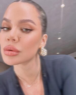 Khloé Kardashian Instagram - Hey you!! yes, you reading this. I hope you know how loved and adored you are. I hope you know how much you matter. Have a beautiful weekend 🤍