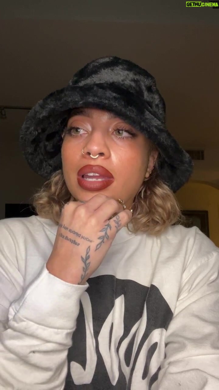 Kiana Ledé - 4.2K Likes - Twin