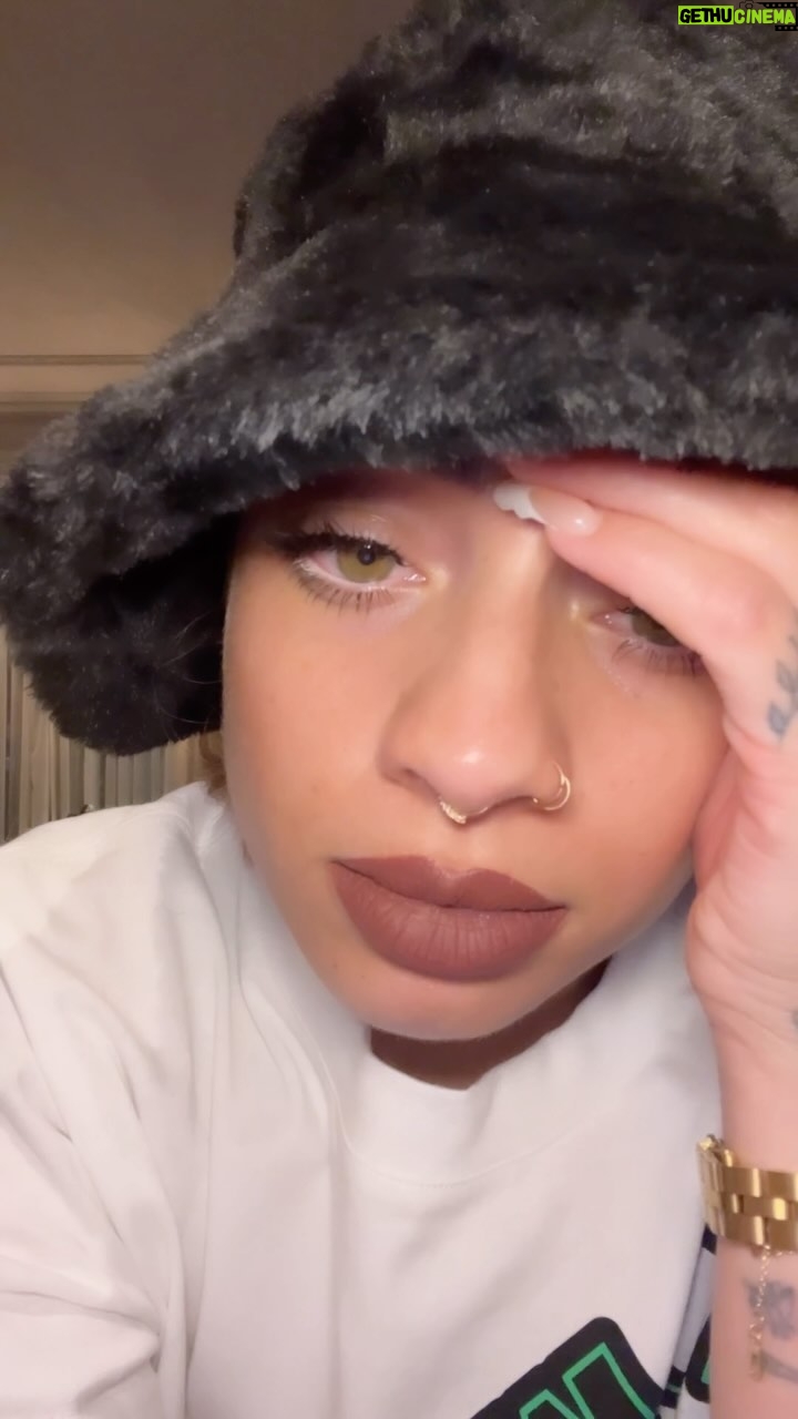 Kiana Ledé - 3 Likes - I wasn’t gonna post this but I just wanted you to see what happens when I start recordin myself singin past my bed time.