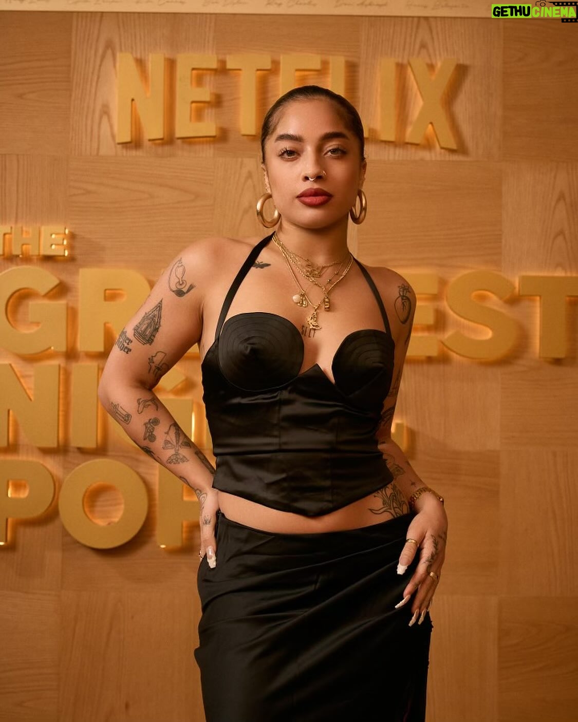 Kiana Ledé - 3 Likes - They really said we are the world and I could not agree more🌎 🤍
Happy to celebrate one of the literal greatest nights in pop history! 🎙️
Photos x @ravieb