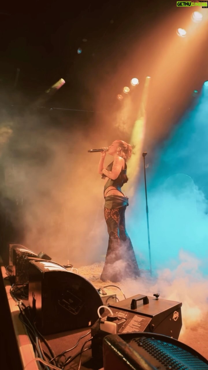 Kiana Ledé Instagram - Sydney🤍 Thank you for your patience and your support last night! I had soooo much fun! Love you😭😭