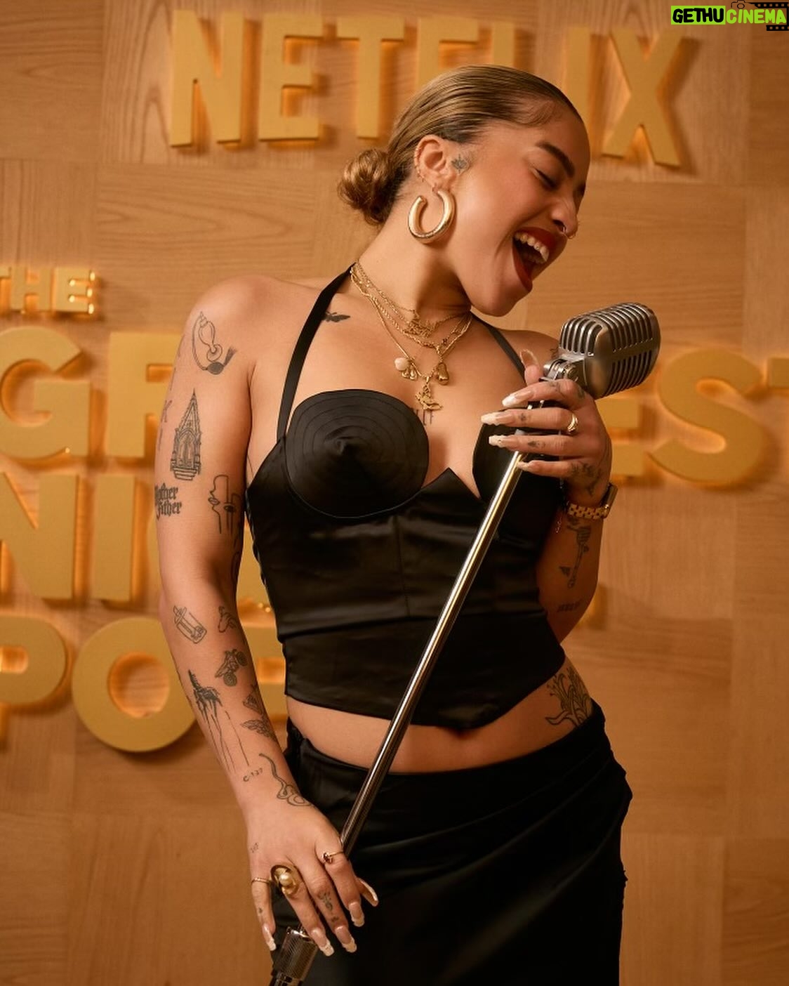 Kiana Ledé - 3 Likes - They really said we are the world and I could not agree more🌎 🤍
Happy to celebrate one of the literal greatest nights in pop history! 🎙️
Photos x @ravieb