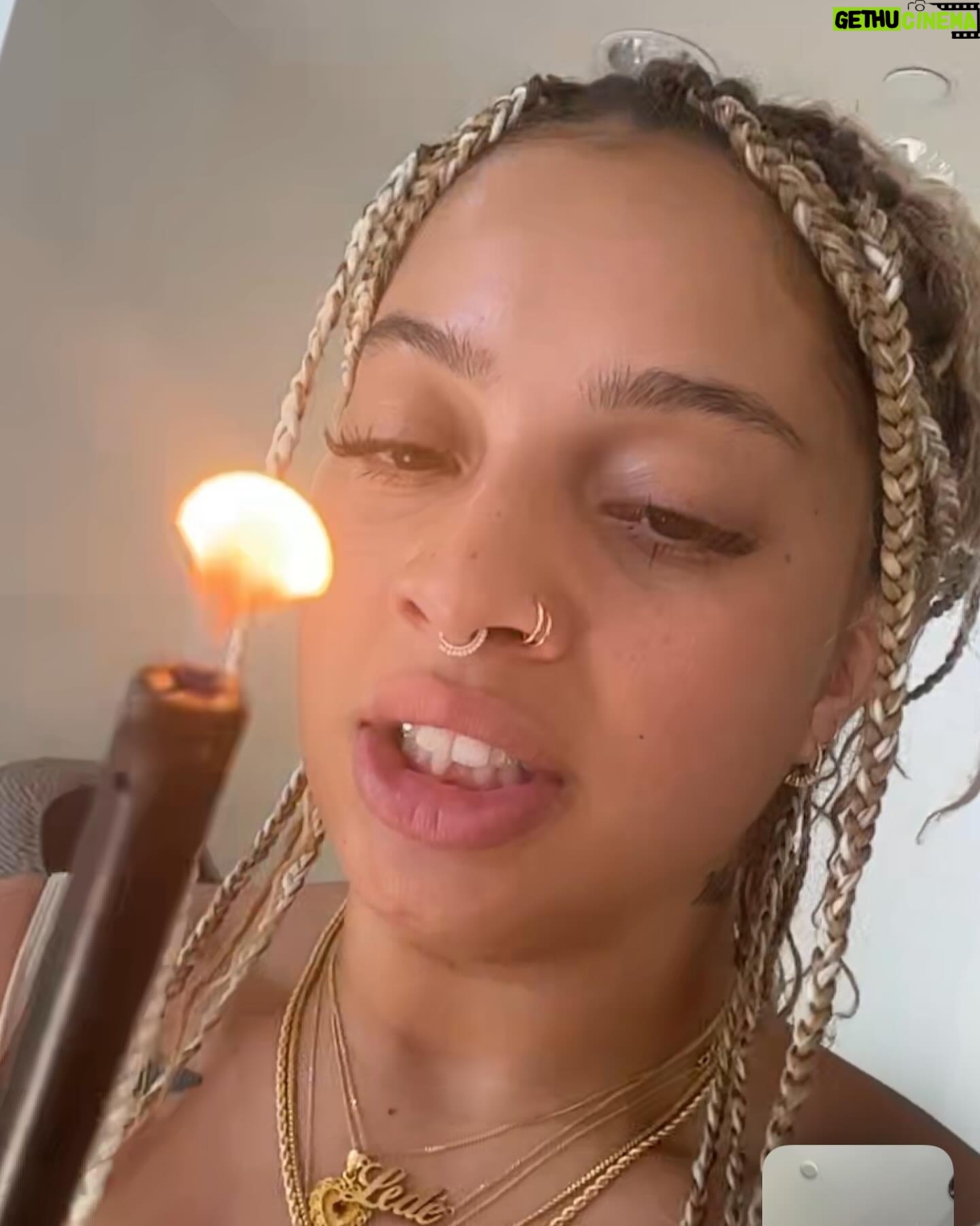 Kiana Ledé - 3 Likes - Almost time to light my bday candles, then play with the lighter just for funsies ♈️
