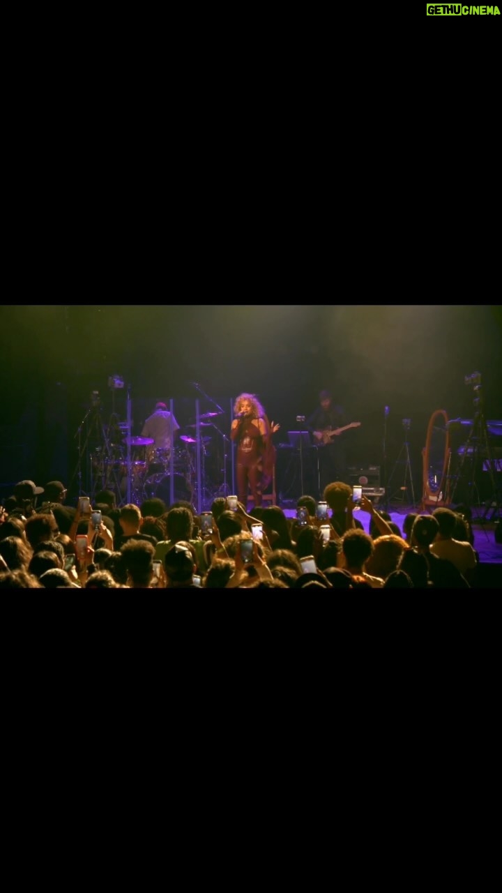 Kiana Ledé Instagram - If you didn’t get a chance to come out and watch me perform at Grudges. The Tour or you just wanna relive the show, the full stream of NY night two is out now! (Link in bio) The camera definitely wasn’t where I thought it was😂 but you get it 🎥🪞🤍