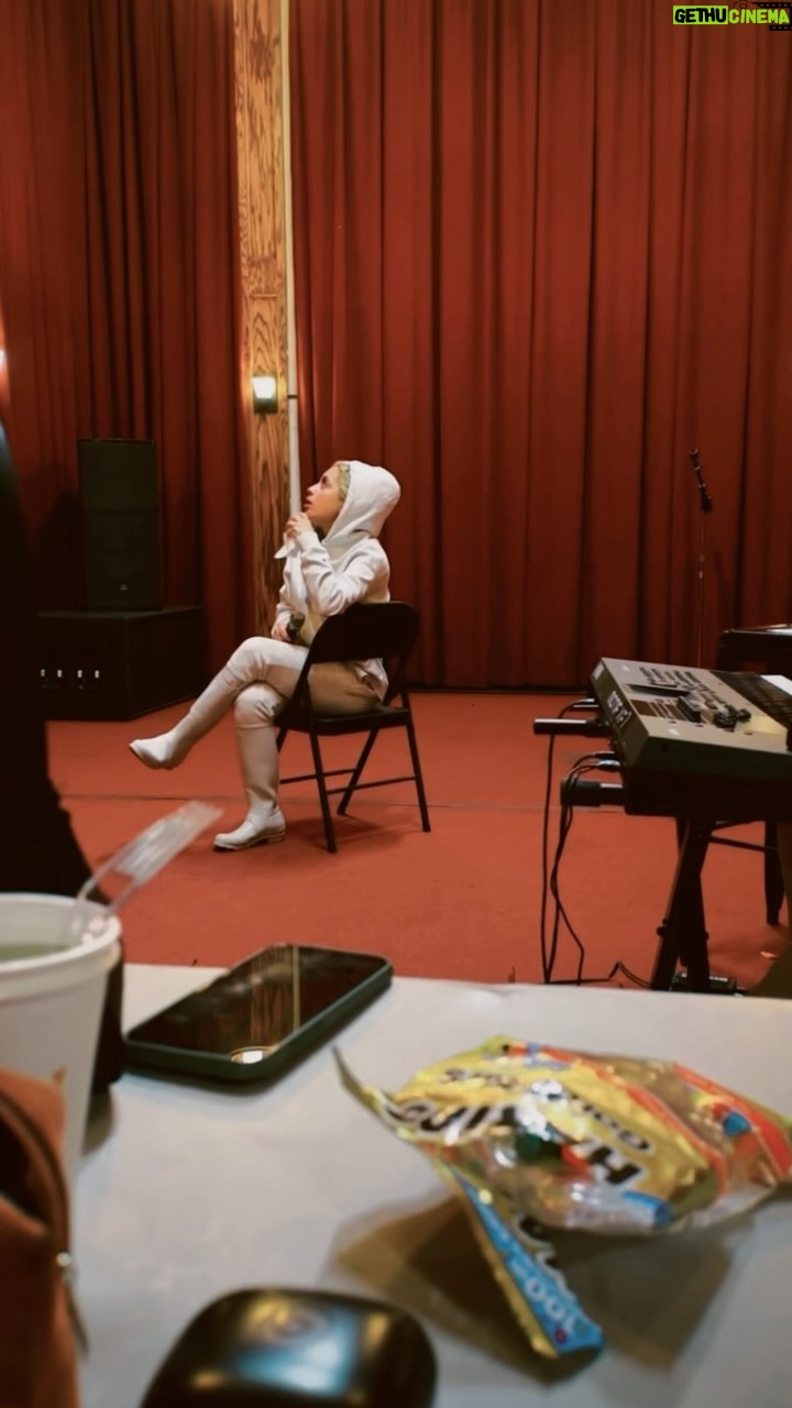 Kiana Ledé - 3 Likes - I get so emotional everytime I hear the end of Heavy. I could probably count on one hand the amount of times I didn’t cry. Thank you @jeniferlewisforreal for sharin your wisdom with us 🤍