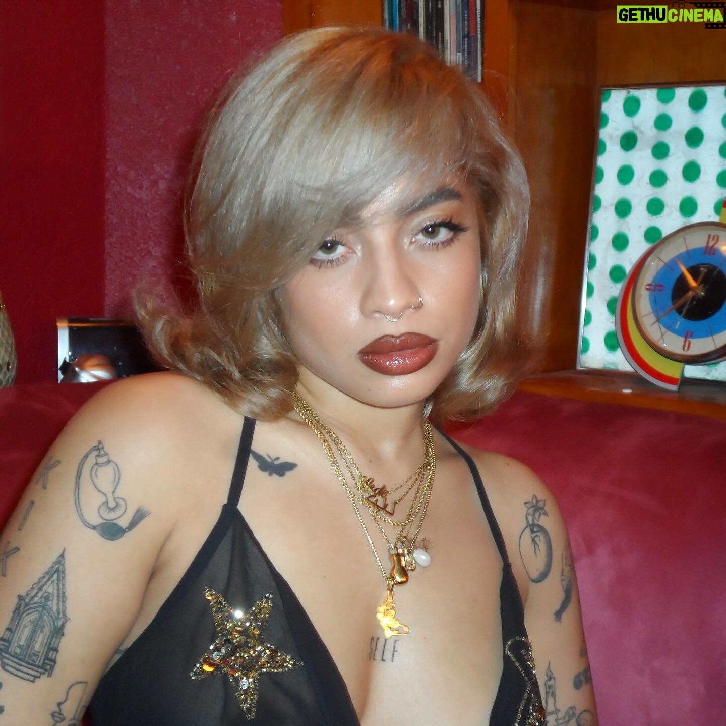 Kiana Ledé - 3 Likes - Is she givin sleepy or is she givin smize?