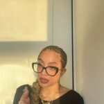 Kiana Ledé Instagram – Why do I insist on singing every part in a song? lol