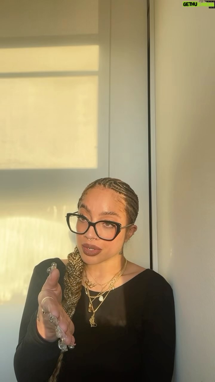 Kiana Ledé - 3 Likes - Why do I insist on singing every part in a song? lol