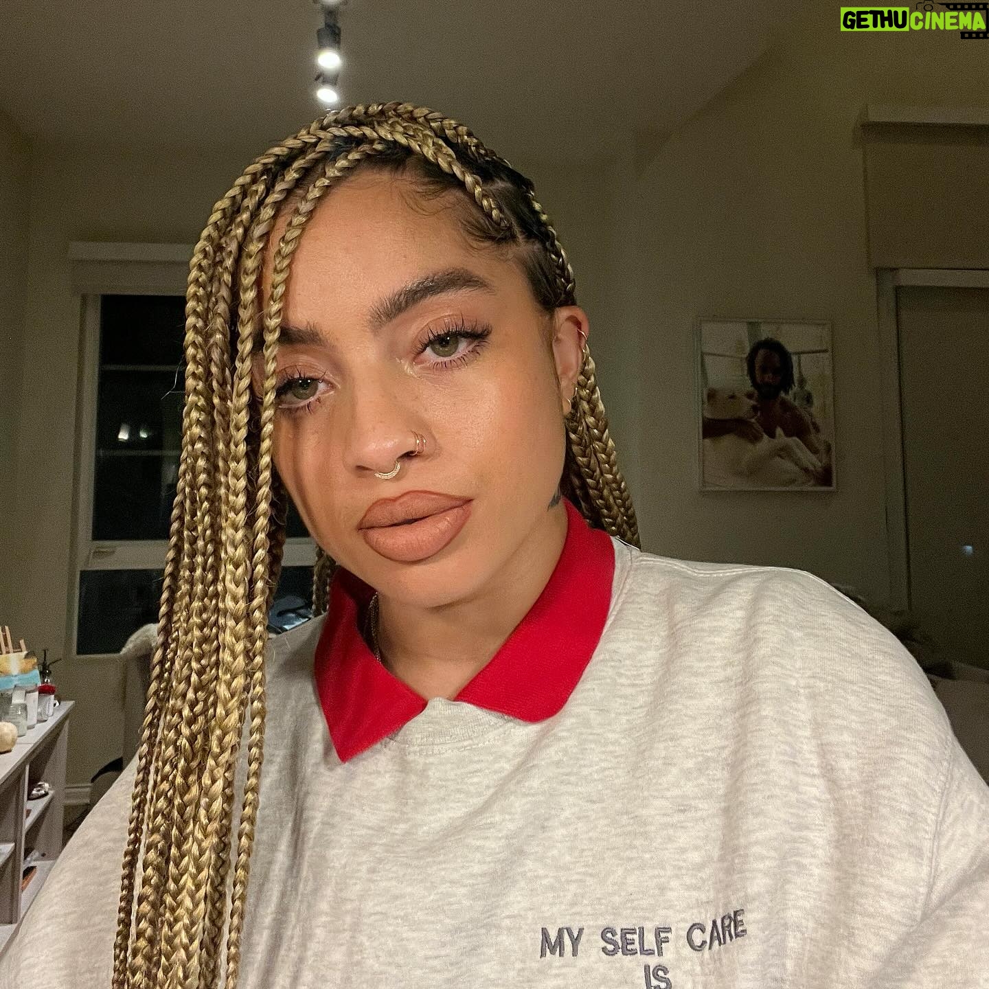 Kiana Ledé Instagram - Love me more than anybody. I swear.