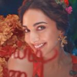 Kiara Advani Instagram - Can’t keep calm (read c-AAAAM) 😉 it’s a special one! Stay tuned. @slice_india #SliceIndia #Slice #StayTuned #ComingSoon