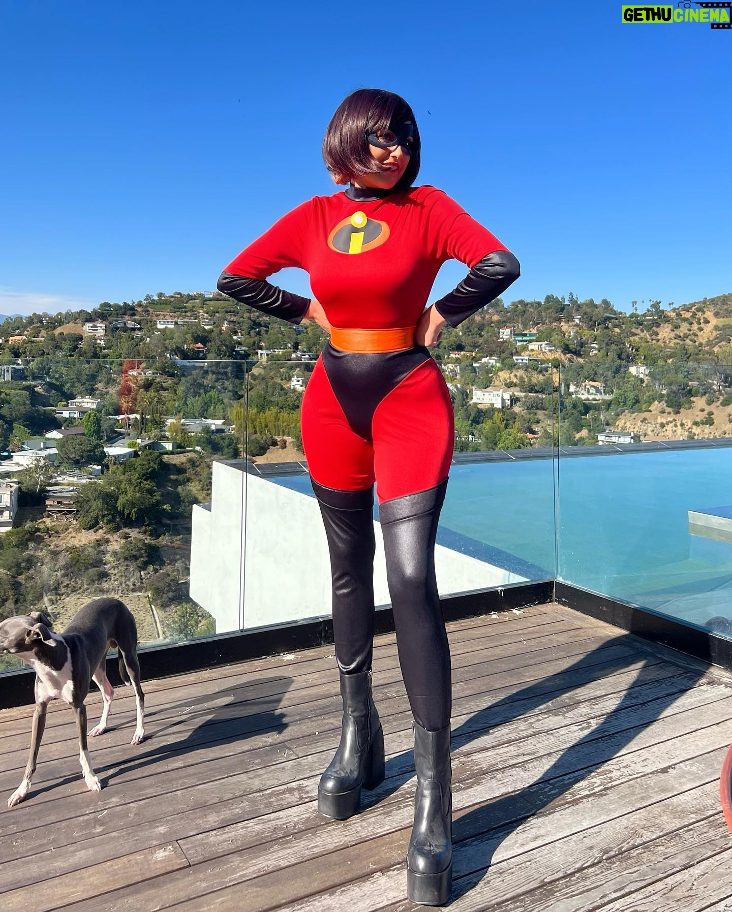 Kiera Bridget Instagram - HONEYYYY!! WHERE’S MY SUPER SUIT?! 🤨