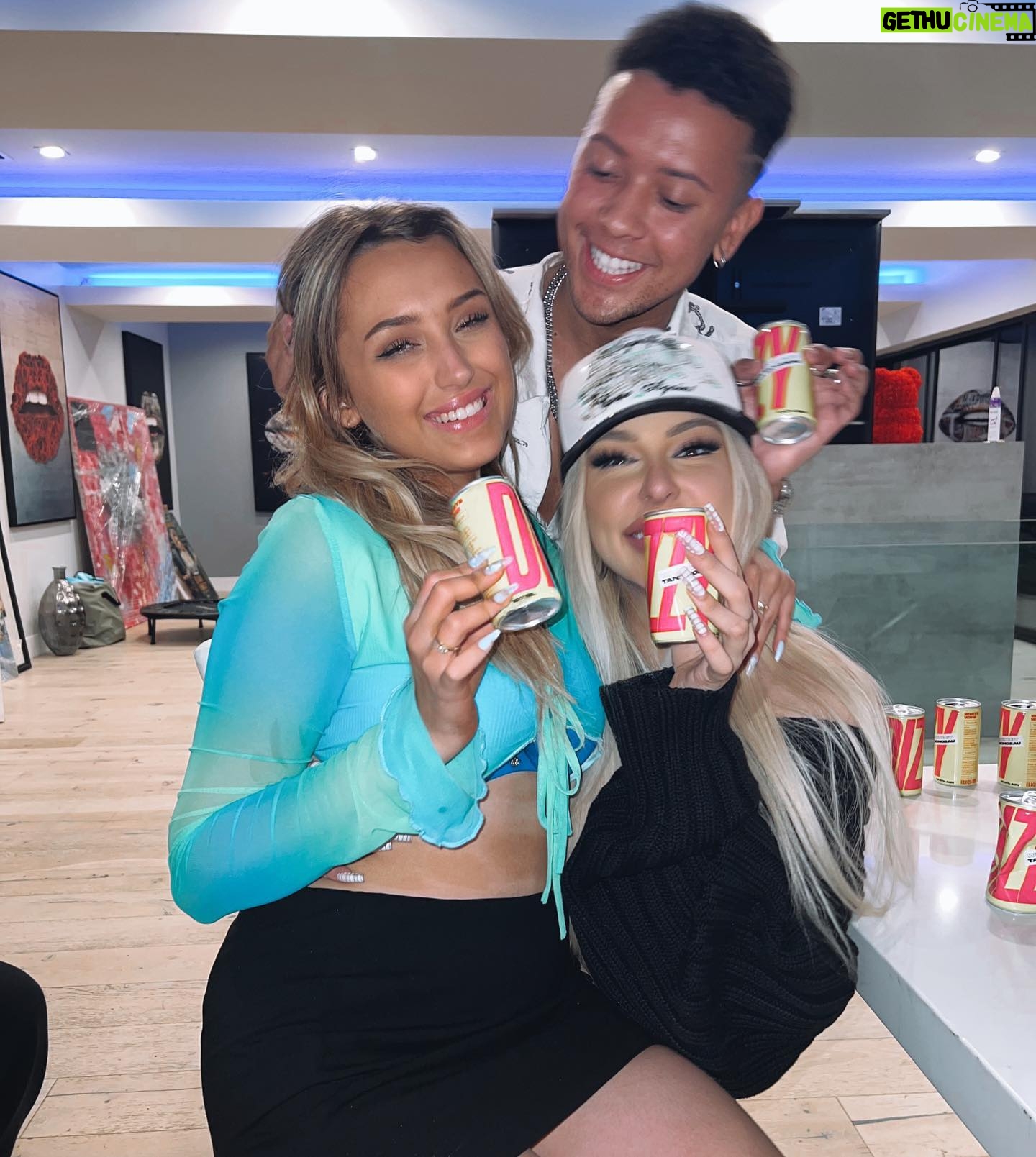 Kiera Bridget Instagram - the last few weeks make me feel WARM INSIDE 🤨🥰