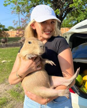 Kiera Bridget Instagram - GAHHH HE FINALLY PULLED UP EPIC VICTORY ROYALE MOMENT 🫦 @theurbanrescueranch ily I took the possum home with me TSA didn’t find it