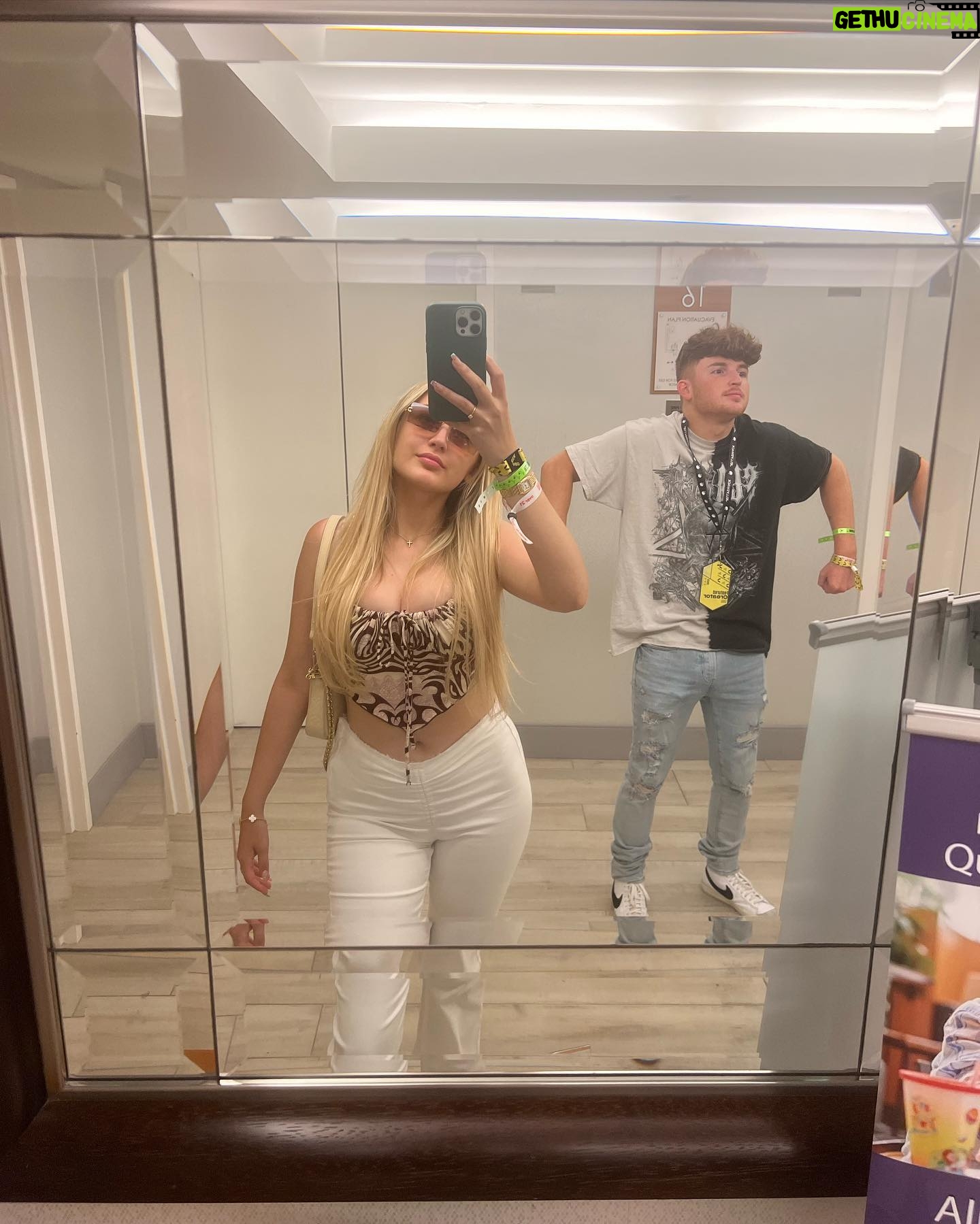 Kiera Bridget Instagram - 2 girls, 1 Caylus! VIDCON DUMP