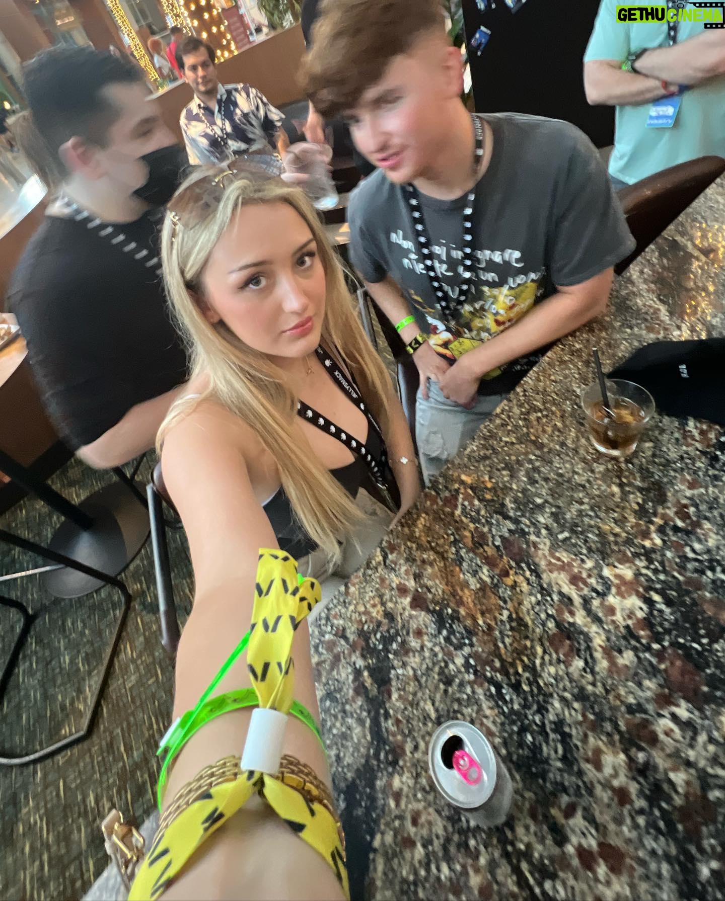 Kiera Bridget Instagram - 2 girls, 1 Caylus! VIDCON DUMP