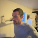 Kilian Jornet Instagram - Today, I’m opening up the doors to my home gym to share a glimpse of my off-season running training routines. In the winter, especially given the Norwegian weather, my training is split into two distinct sessions: morning skiing and afternoon indoor running. Balancing family commitments, I strive to fit these sessions into the evenings or over the weekends. In terms of training, what is your focus right now?