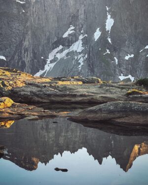 Kilian Jornet Instagram - Norway’s state-owned oil company @Equinor wants to develop Rosebank, the biggest undeveloped field in the UK. It would produce more CO2 than the world’s 28 lowest income countries do in a year. It would fuel the climate crisis & threaten endangered marine species.

The UN and the International Energy Agency have warned that we can have NO NEW oil and gas expansion if we want to make our very narrow window to limit warming to 1.5C - the safest level still possible. The Norwegian and UK government are ignoring climate science and their own climate targets when sanctioning new fossil fuel projects like Rosebank.

A decision on Rosebank could come any day. Now is the time to raise our voices against climate destruction and demand and end to new fossil fuel projects.

Rich countries like Norway and the UK need to take responsibility for their contribution to the climate crisis, not continue to profit from climate-wrecking oil and gas. Governments need to urgently be investing in real solutions to the energy & climate crisis like cheaper renewable energy.

Thousands of people across the UK, Norway and globally are fighting to #StopRosebank and Equinor’s dirty fossil fuel projects. To win, we need everyone. Follow @stopcambo to join the movement and find out how you can take action. 

#EquinorOut #LaOljaLigge"