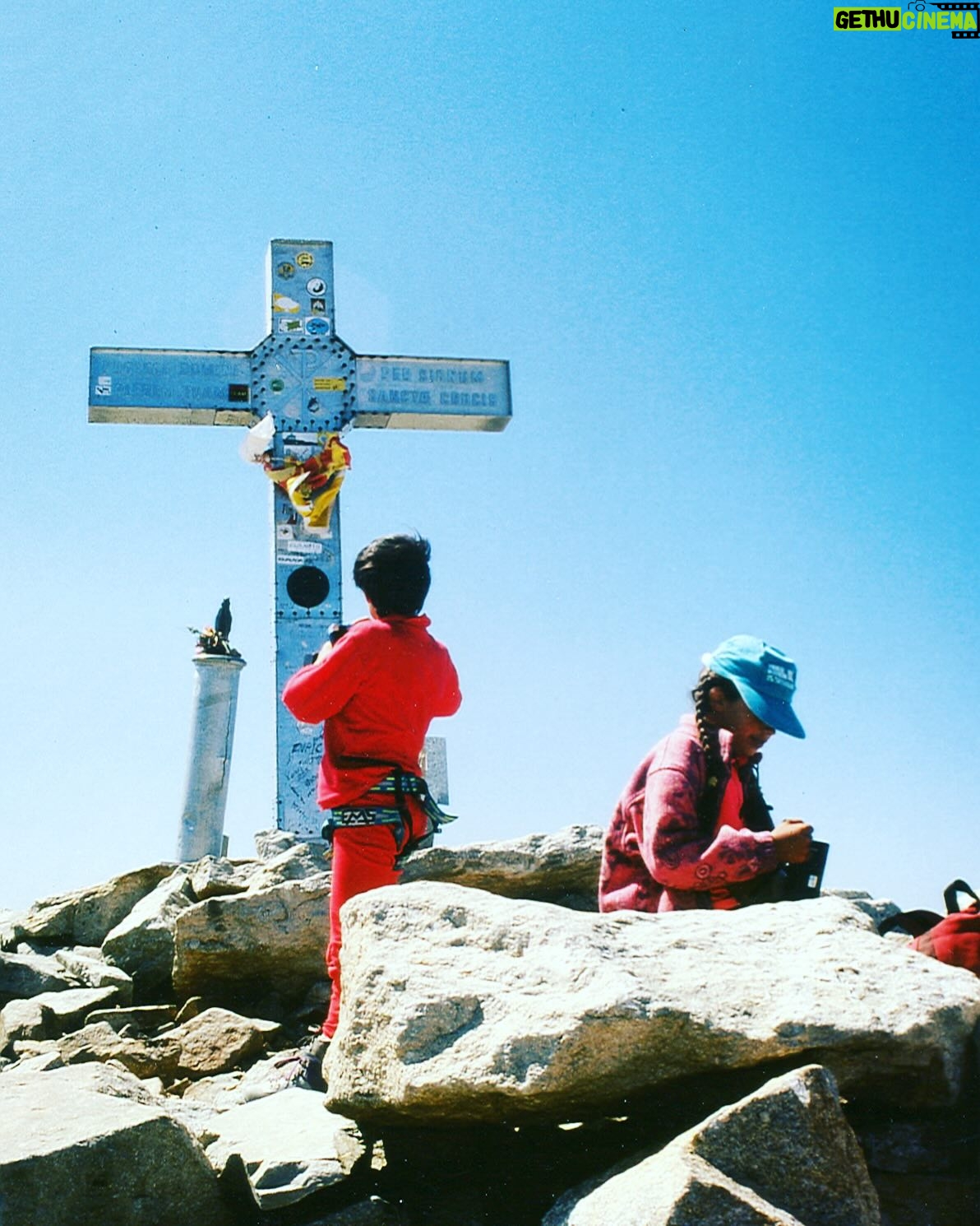 Kilian Jornet Instagram - Pirineu. Motherland. Refugis. Cims. (re)discover.