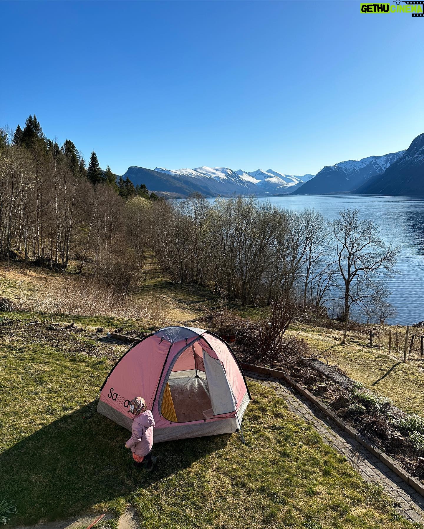 Kilian Jornet Instagram - Last week(s) in Romsdal have been amazing. All the sun we didn’t have during the past winter, probably whole past year, have decided to finally show up. And we took advantage of it. Great trainings and activities for what’s coming!