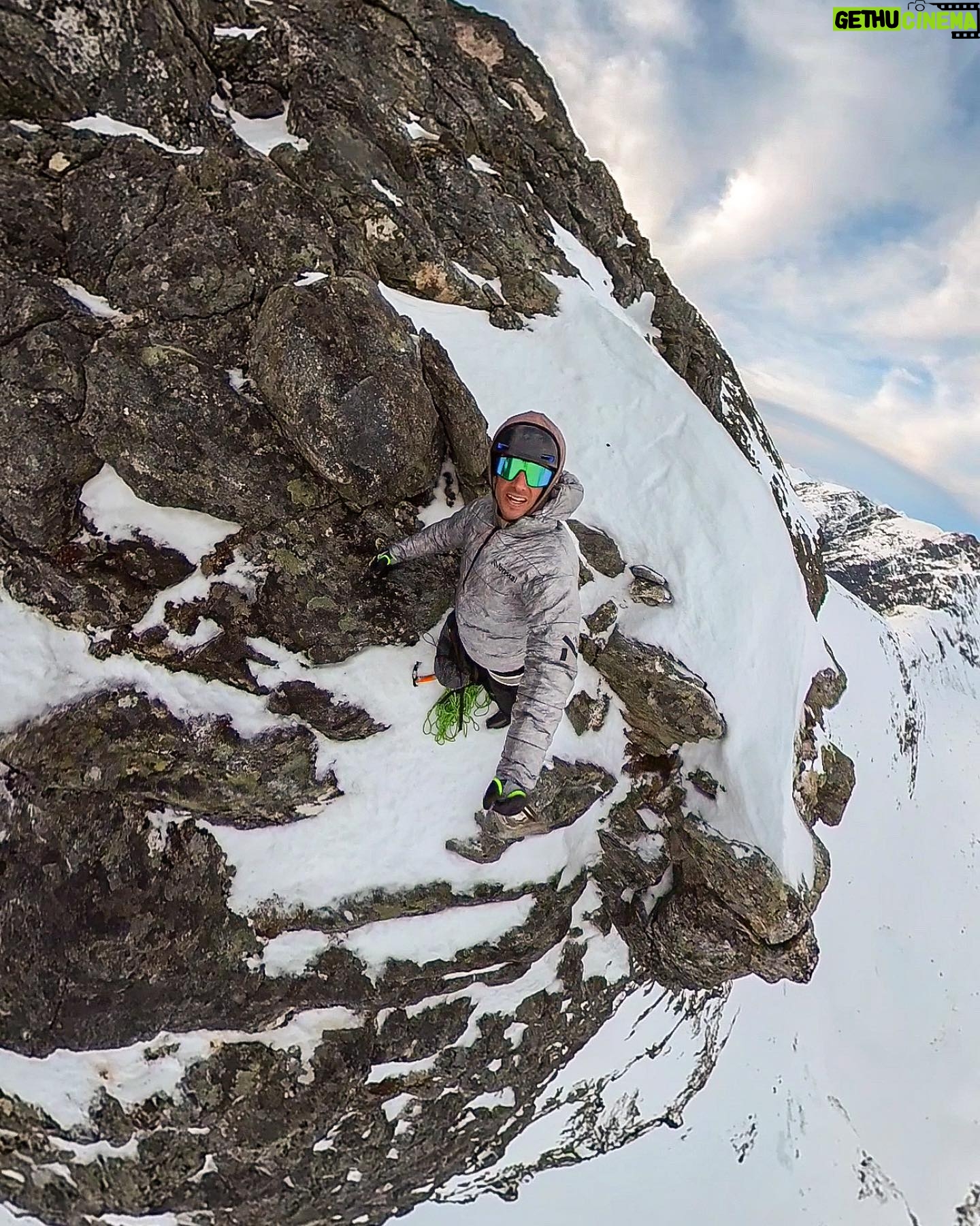 Kilian Jornet Instagram - Last week I completed a long time project, after 3 attempts in the past 6 years. What I like the most of this one is the balance between physical, technical and cognitive requirements needed to link the different summits. If you want to know more about this crossing and specially the decision making and safety management of it, check the article in my bio link. 📷 @petter_engdahl (1,2) @haakonlundkvist (5)