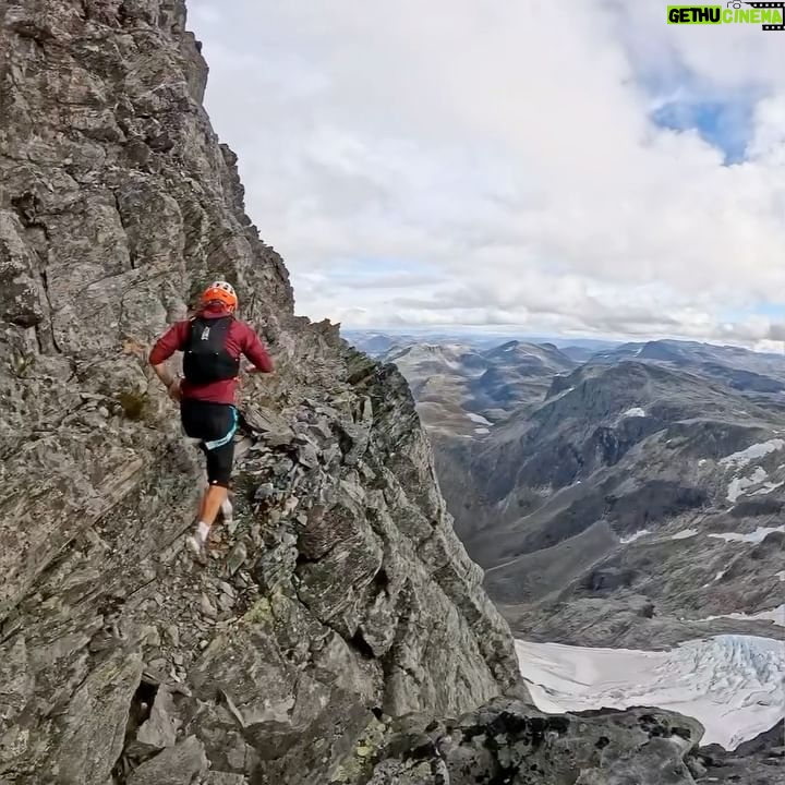 Kilian Jornet - 66.8K Likes - Classics are always a blast!
Enjoying the autumn colors at Romsdalshorn and Vengetind traverse with @petter_engdahl 🤟
🎥 @gopro