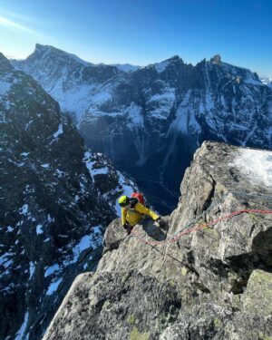 Kilian Jornet Instagram - It’s been a great week for alpine and ice climbing. After a very rainy October the sun came with the cold temperatures and ice has been forming well in Romsdal. 

I’m still tired from the walk in the Pyrenees, so training has been basically moving, recovering the sleep hours, the hans skin and the stiffness in joints and fascia’s. Climbing in the mountains is great for that. Moving at low intensity, while working on technical and mental / resources skills.