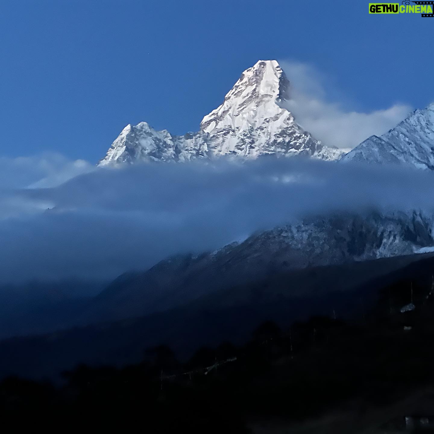 Kilian Jornet - 38.9K Likes - A great 2 day trip. Two days ago @tinaemelie and I started to run from Namche, at Tengboche she turned to do a longer run and I continued to Everest Base Camp. Yesterday I went up to above Camp 2, at 6600m and then ran back to Namche.
For the small story, my duffel bag hadn’t arrived so yesterday’s trip was without food, a good hypoxia fatOx syimuli 😅
For all the trip I used the same shoes, I putted a carbon insole in my Tomir’s boots to have the crampons, and removed it for the run back. One of the things it annoys me the most on expeditions is that often we need to bring a lot of gear, and trying to have more versatile gear, to have less and use more.