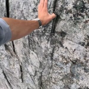 Kilian Jornet Instagram - Yesterday was the last sunny day for a while, so I tried to enjoy the mountains for some time. 

The injury has been bothering me on running in flat but scrambling and steep terrain has been good the last weeks so I went for a link up of some of the classic easy climbing routes here in Romsdal ( ⬆️ Vengetind west, ➡️Vengetind traverse, ⬆️ lille Romsdalshorn S, ⬇️ Romsdalshorn N, ⬆️ Blånebba S ridge, ⬆️ Store Trolltind N ridge, ⬆️ Bispen E, ⬇️ Bispen S)

📷 @matti_bernitz ( last year at Vengetind W)

🎥 @gopro #hero12black