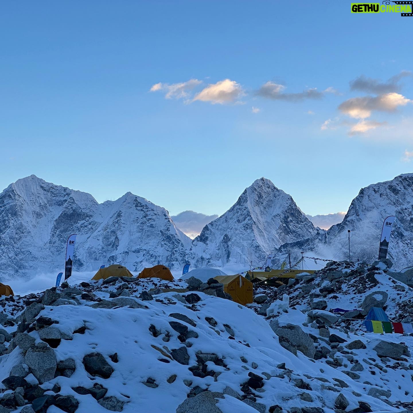 Kilian Jornet - 38.9K Likes - A great 2 day trip. Two days ago @tinaemelie and I started to run from Namche, at Tengboche she turned to do a longer run and I continued to Everest Base Camp. Yesterday I went up to above Camp 2, at 6600m and then ran back to Namche.
For the small story, my duffel bag hadn’t arrived so yesterday’s trip was without food, a good hypoxia fatOx syimuli 😅
For all the trip I used the same shoes, I putted a carbon insole in my Tomir’s boots to have the crampons, and removed it for the run back. One of the things it annoys me the most on expeditions is that often we need to bring a lot of gear, and trying to have more versatile gear, to have less and use more.