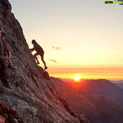 Kilian Jornet - 99.9K Likes - Racing the sun on one of my favorite evening mountains.
🎥 @gopro