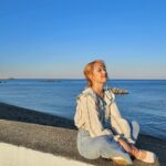 Kim Bo-ra Instagram – 아직 부족한 부분이 많아서 아쉬움 또한 많지만 끝까지 응원해 주신 분들 덕분에 힘이 났습니다! 마지막까지 ’ 모래에도 꽃이 핀다‘ 와 ’미란‘을 응원해 주셔서 감사했습니다🌷 또 작품과 역할에 몰입할 수 있게 도와주신 스태프 배우님들 정말 정말 고생 많으셨습니다. 감사합니다🌷