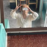 Kim Bo-ra Instagram – 아직 부족한 부분이 많아서 아쉬움 또한 많지만 끝까지 응원해 주신 분들 덕분에 힘이 났습니다! 마지막까지 ’ 모래에도 꽃이 핀다‘ 와 ’미란‘을 응원해 주셔서 감사했습니다🌷 또 작품과 역할에 몰입할 수 있게 도와주신 스태프 배우님들 정말 정말 고생 많으셨습니다. 감사합니다🌷