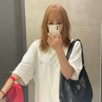 Kim Bo-ra Instagram – 아직 부족한 부분이 많아서 아쉬움 또한 많지만 끝까지 응원해 주신 분들 덕분에 힘이 났습니다! 마지막까지 ’ 모래에도 꽃이 핀다‘ 와 ’미란‘을 응원해 주셔서 감사했습니다🌷 또 작품과 역할에 몰입할 수 있게 도와주신 스태프 배우님들 정말 정말 고생 많으셨습니다. 감사합니다🌷