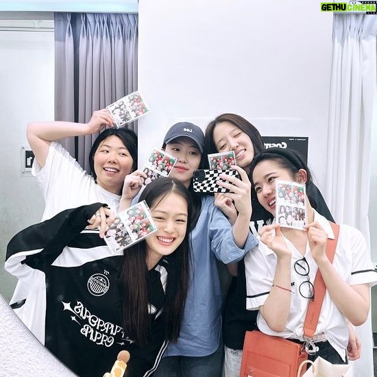 Kim Bo-yoon - 60.2K Likes - 함께하는 다섯 번째 여름🌿
여전히 하찮고 무해하고 귀여운 거 좋아하는 우리👭🏻
@가희언니