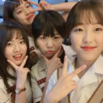Kim Bo-yoon Instagram - 함께하는 다섯 번째 여름🌿 여전히 하찮고 무해하고 귀여운 거 좋아하는 우리👭🏻 @가희언니
