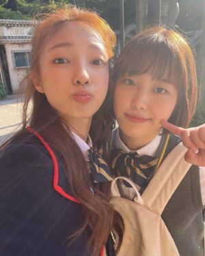Kim Bo-yoon Instagram - 하나랑 소희👭🏻
#netflix #thesoundofmagic #안나라수마나라